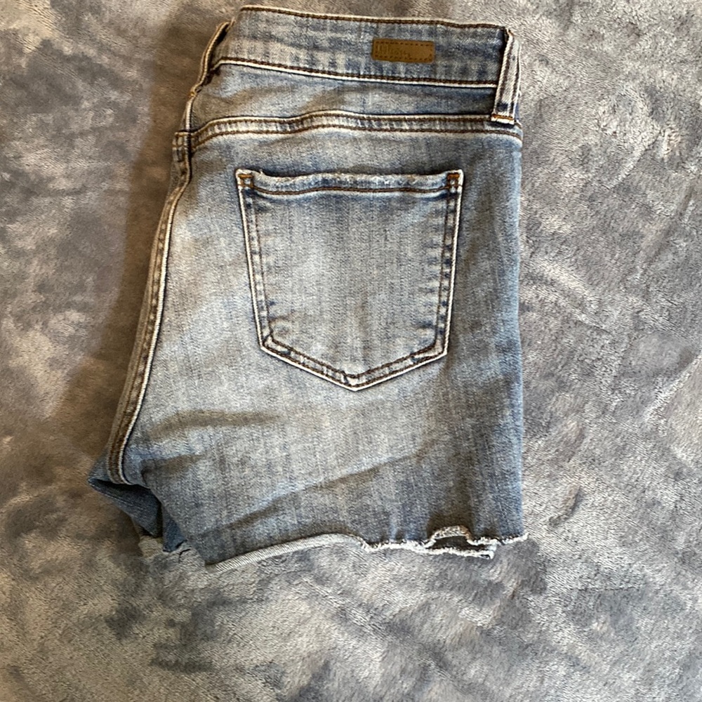 Jean shorts. Frayed. Liight denim. size 8.
